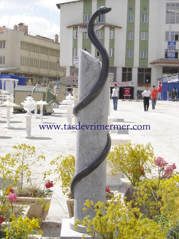 Mermer Yılan  Heykeli